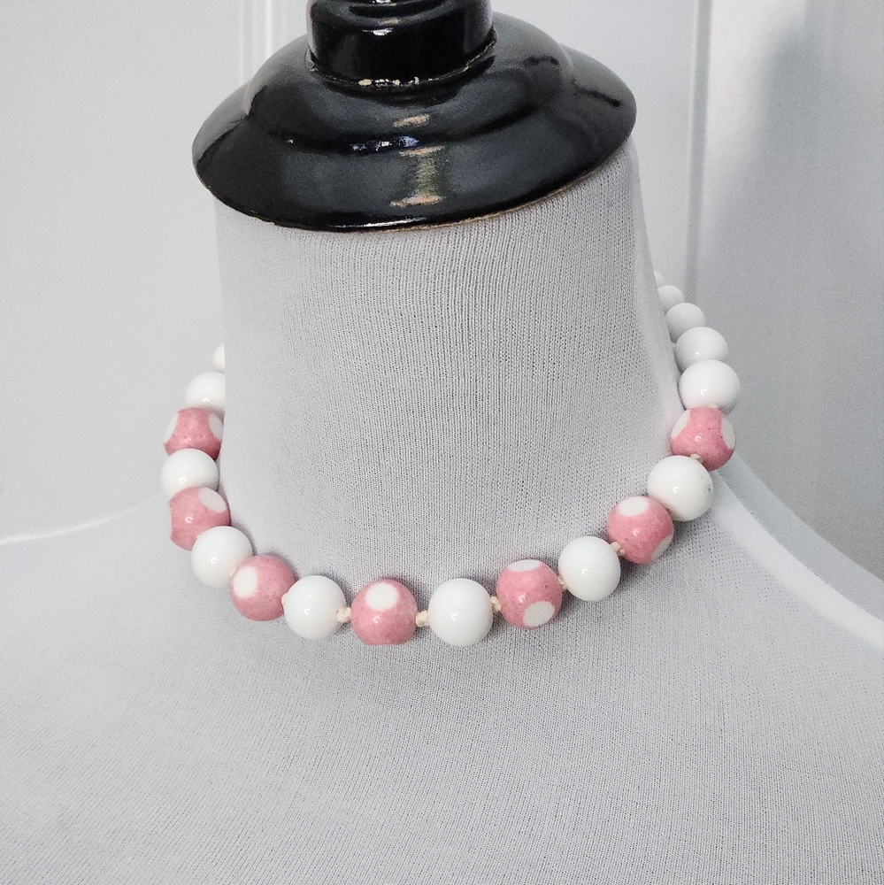 Vintage Pink and White Round Glass Bead Necklace